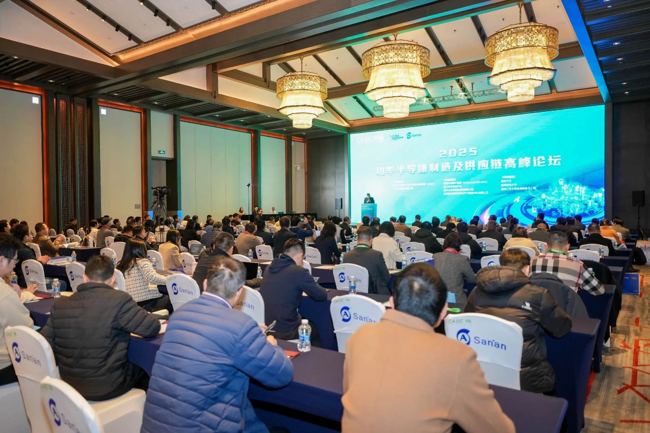 餐廳里的人們

AI 生成的內(nèi)容可能不正確。